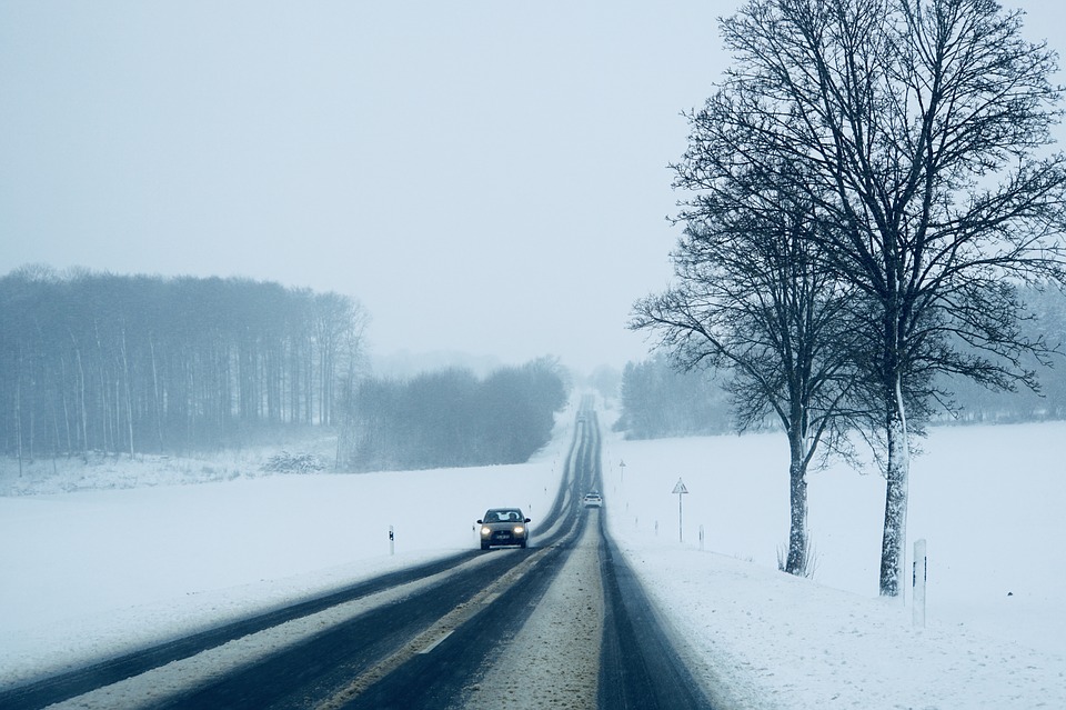 Guidare d'inverno. 5 regole d'oro per affrontare le strade in sicurezza